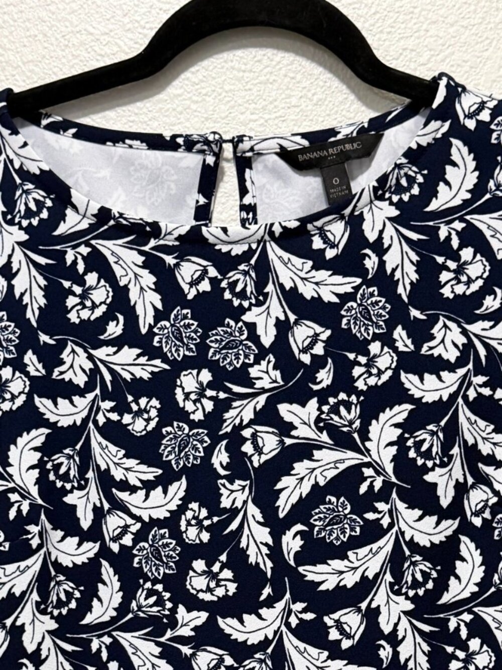 Banana Republic blue white floral knee length sheath dress, size 0 - Picture 2 of 8